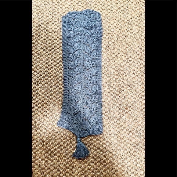 Hand Knit Dusty Blue Hand Towel With Tassel, Leaf Pattern, Farmhouse Look, NEW - Picture 3 of 4